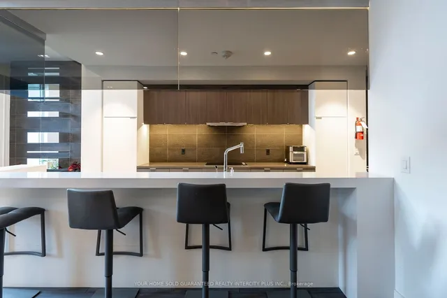 Additional image 34 of 6 Parkwood Ave Unit 303