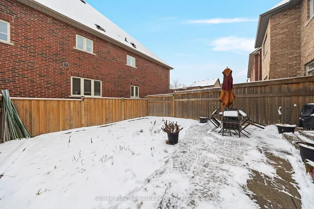 Additional image 37 of 27 Goldthread Terr