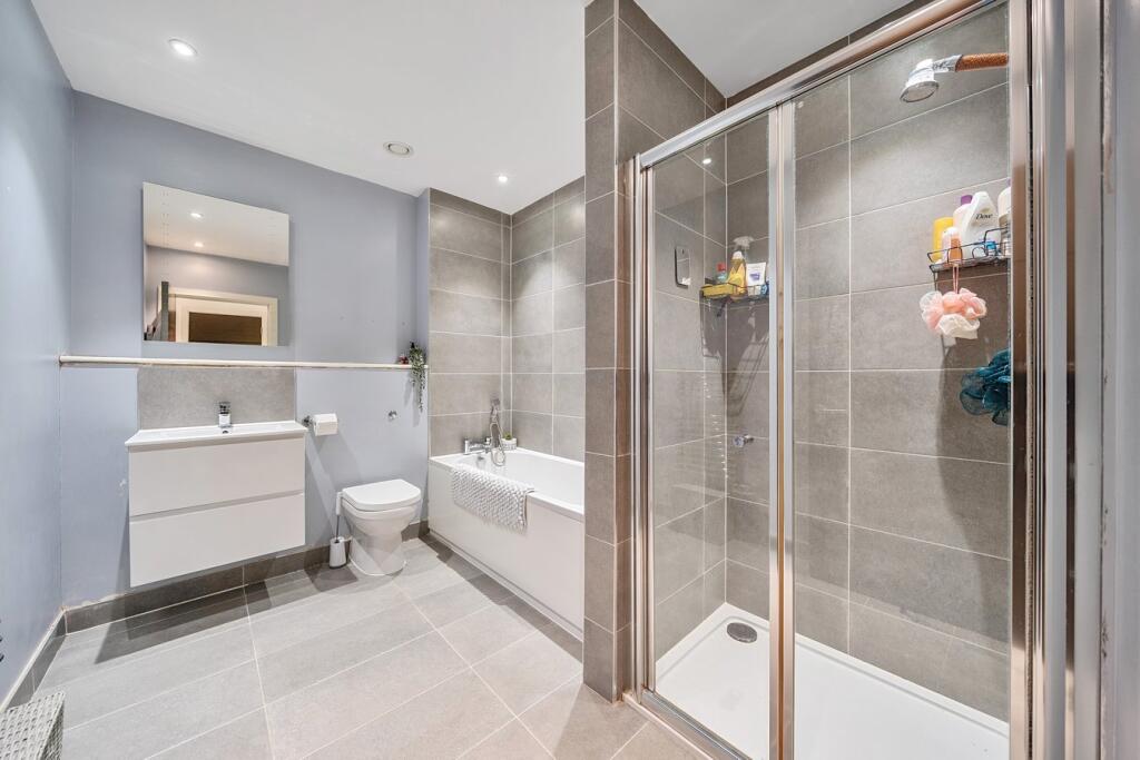 Additional image 4 of Great North Road, Hatfield, AL9