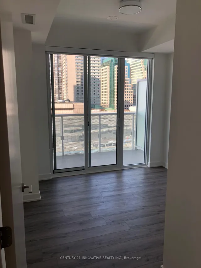 Additional image 23 of 15 Queens Quay Unit 911