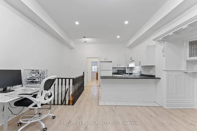 Additional image 12 of 228 St George St Unit 3