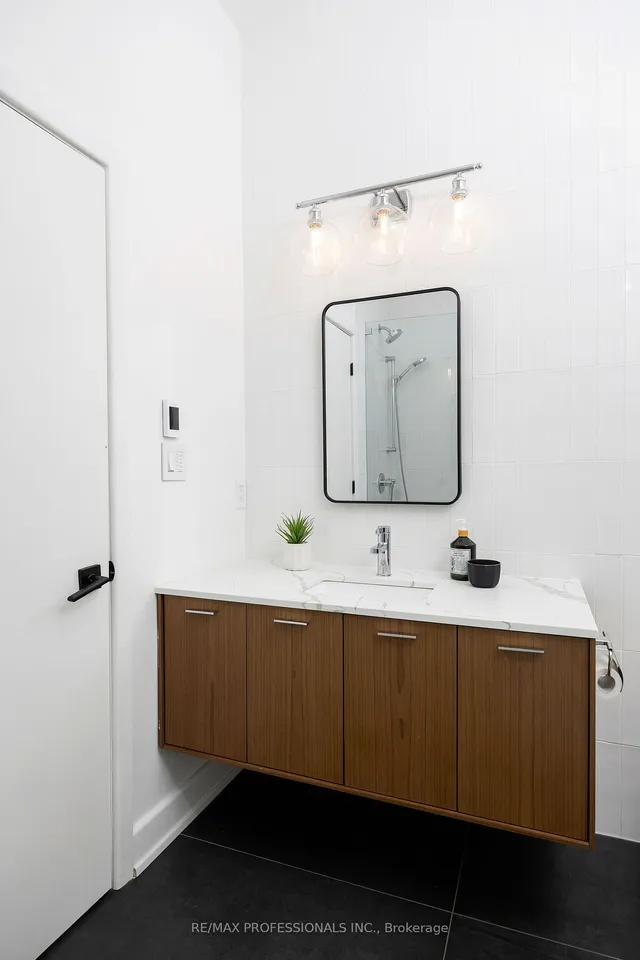 Additional image 24 of 235 Medland St Unit 207