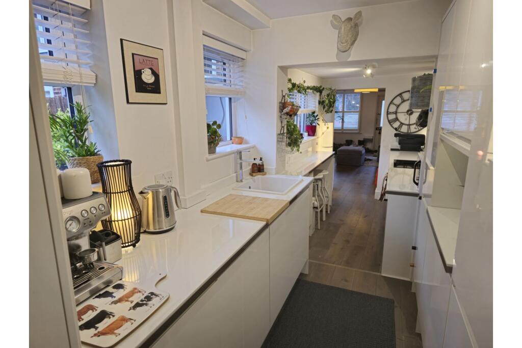 Additional image 5 of Southdown Road, Harpenden, AL5