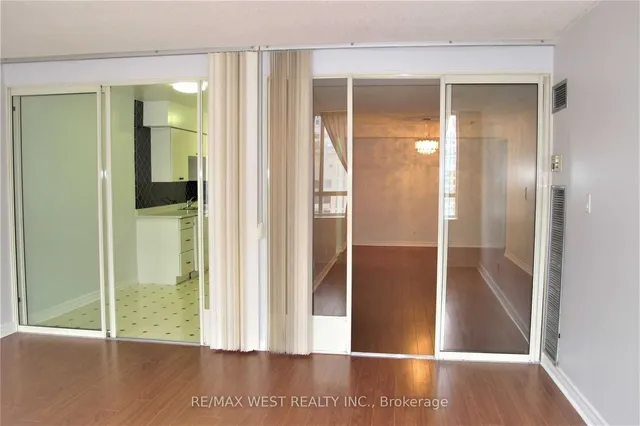 Additional image 4 of 633 Bay St Unit 516