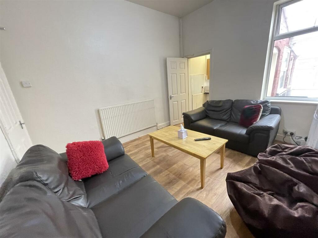 Additional image 3 of Next to University