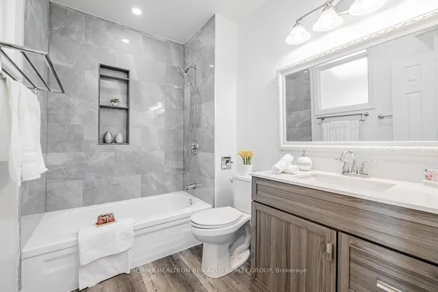 Additional image 19 of 75 upper canada Dr Unit 4