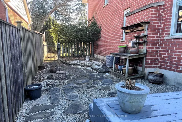 Additional image 33 of 2141 Ghent Ave