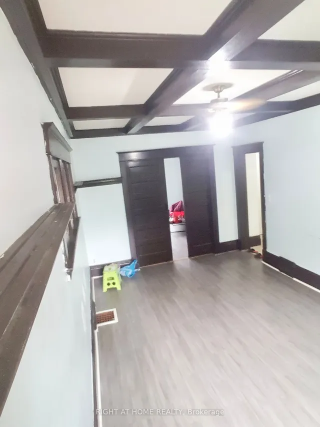 Additional image 16 of 24 Spadina Ave