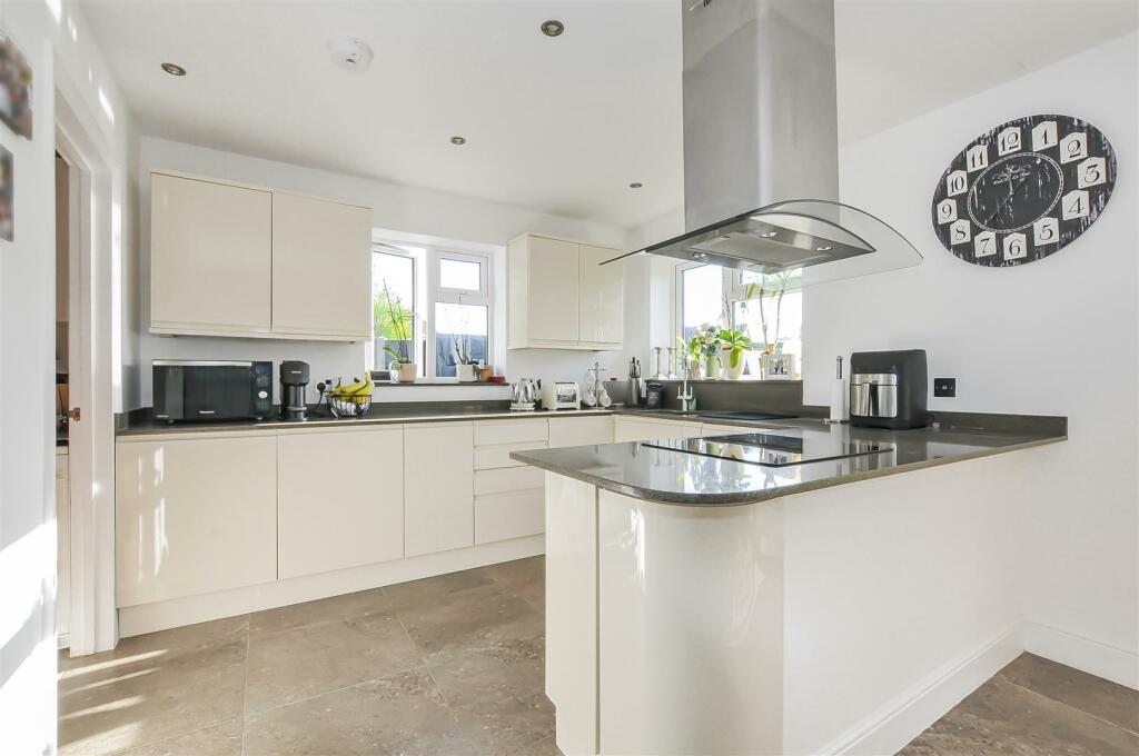 Additional image 4 of Birchwood Way, Park Street, St. Albans