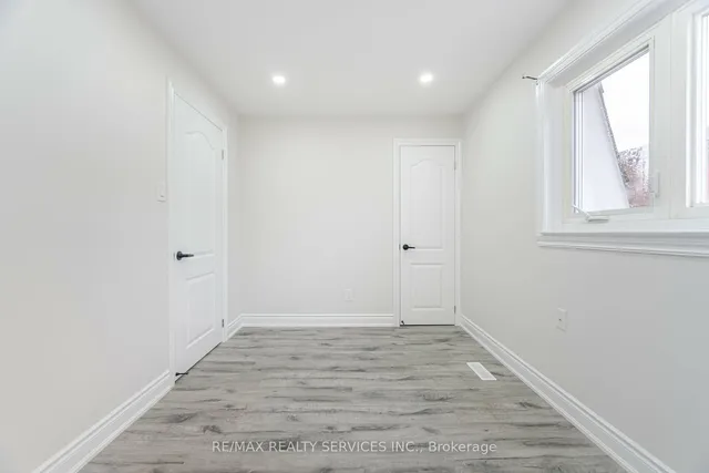 Additional image 25 of 41 Townhouse Cres