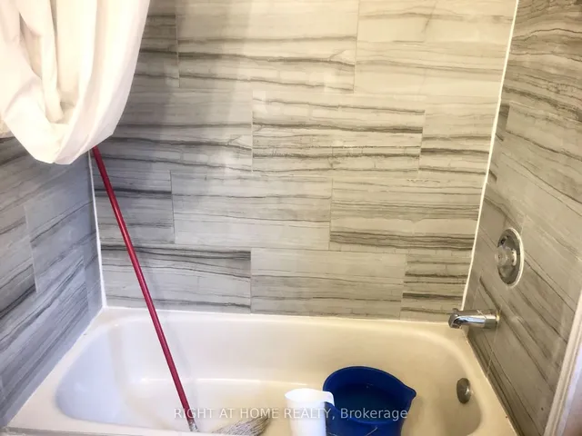 Additional image 34 of 24 Spadina Ave