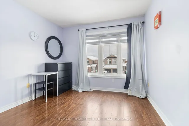 Additional image 3 of 922 Ledbury Cres