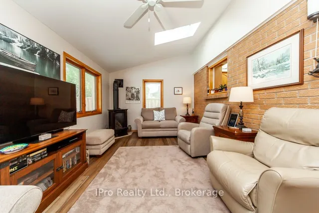 Additional image 18 of 847 Cedarbrae Ave