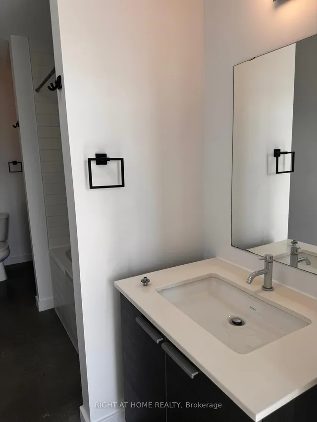 Additional image 19 of 625 Queen St Unit 607