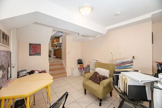 Additional image 33 of 12 Courtleigh Sq