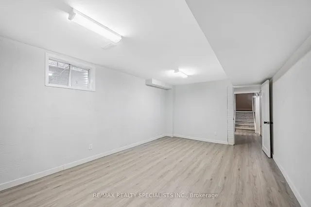 Additional image 28 of 30 Winterfold Dr