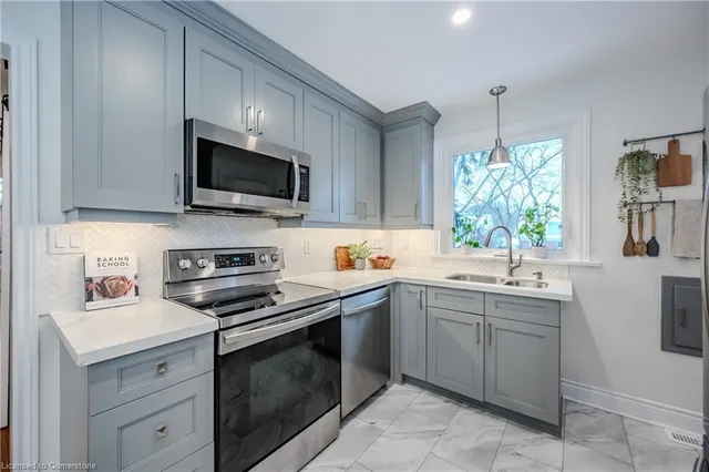 Additional image 18 of 586 Weber St