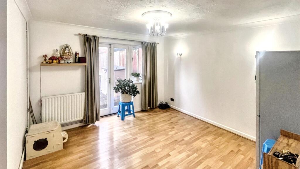 Additional image 3 of Sovereign Way, Moseley