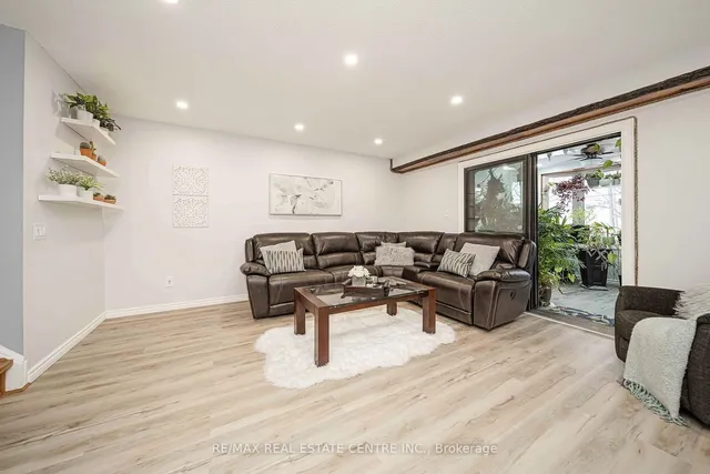 Additional image 23 of 78 Simmons Blvd