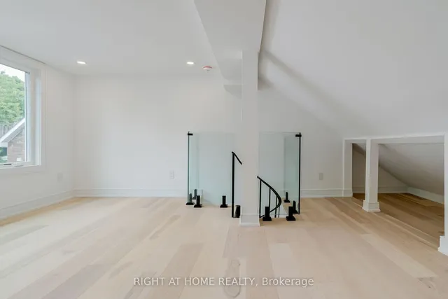 Additional image 20 of 714 Palmerston Ave