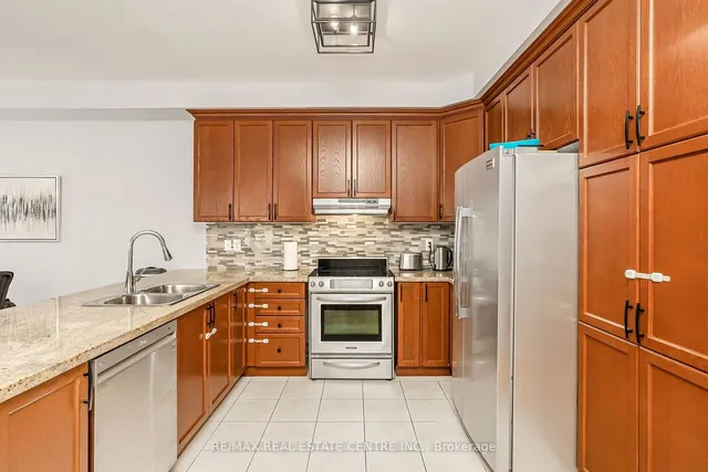 Additional image 10 of 27 Cedar Lake Cres