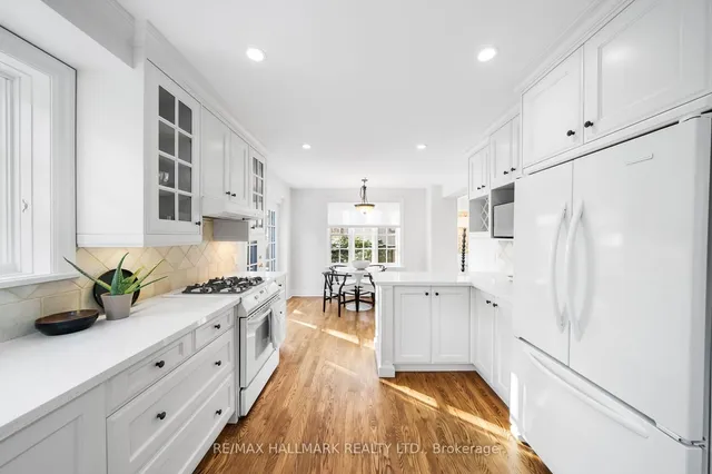 Additional image 15 of 218 Yonge Blvd