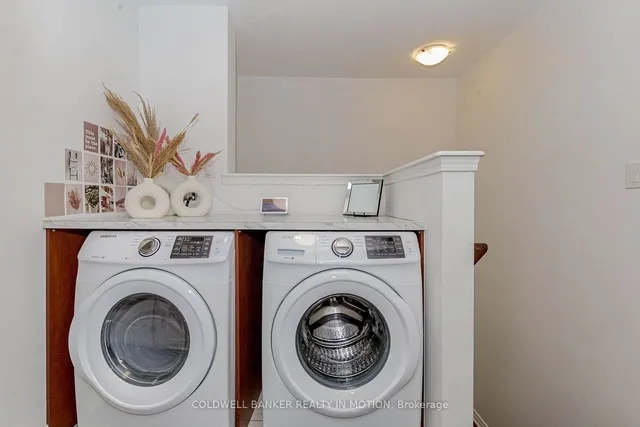 Additional image 27 of 1151 Duignan Cres