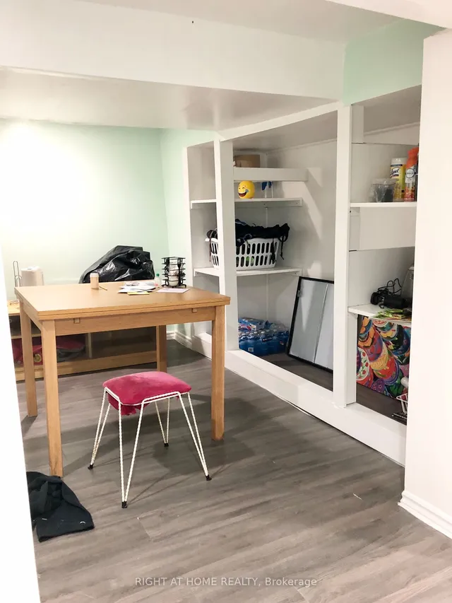 Additional image 10 of 24 Spadina Ave