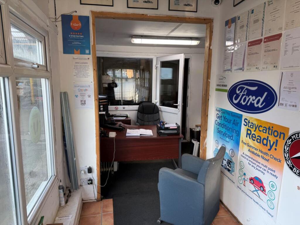 Additional image 5 of 278-280 Bearwood Road, Smethwick, B66 4HT