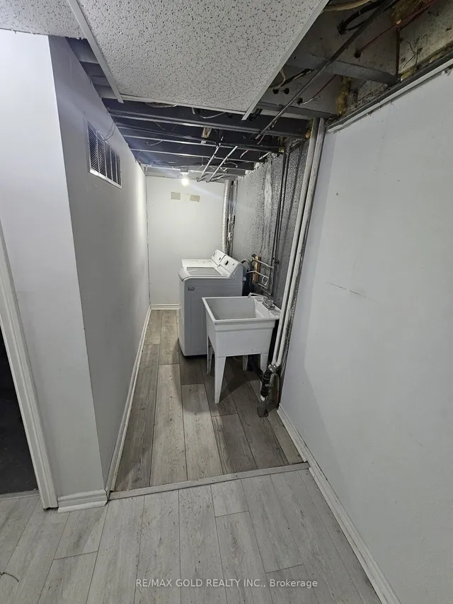 Additional image 14 of 29 Town House Cres Unit 29