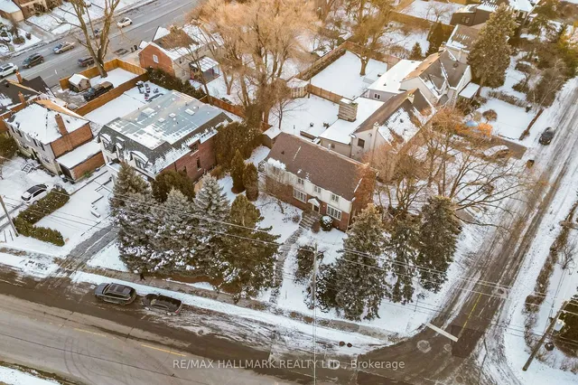 Additional image 37 of 218 Yonge Blvd