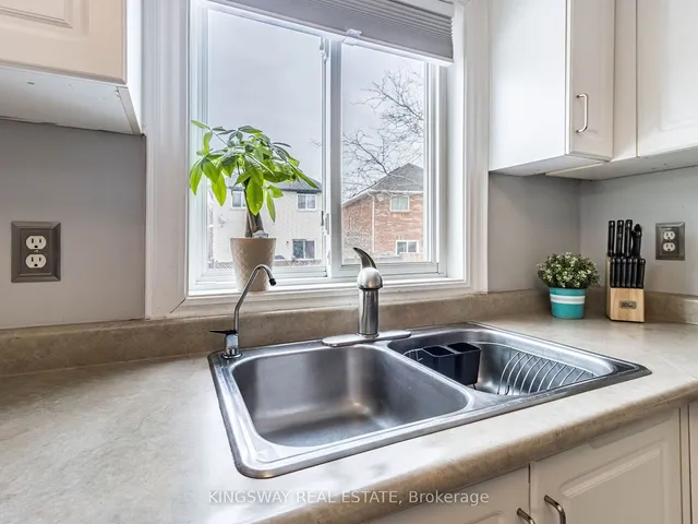 Additional image 19 of 570 Enfield Rd