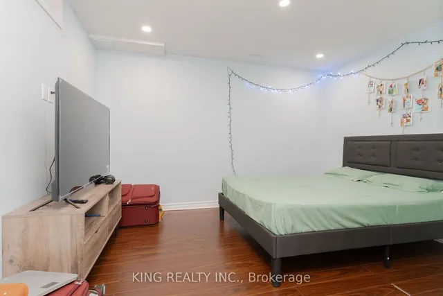 Additional image 39 of 54 COACHLIGHT Cres