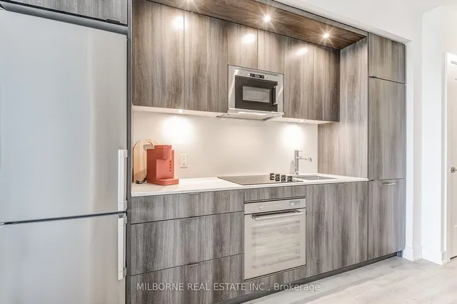 Additional image 6 of 30 Inn On The Park Dr Unit 1607