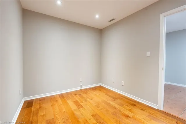 Additional image 18 of 4000 Creekside Dr Unit 207