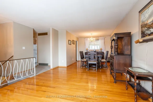 Additional image 15 of 44 CAPILANO Dr