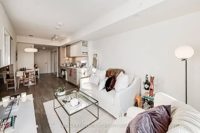 Additional image 4 of 19 Western Battery Rd Unit 1816