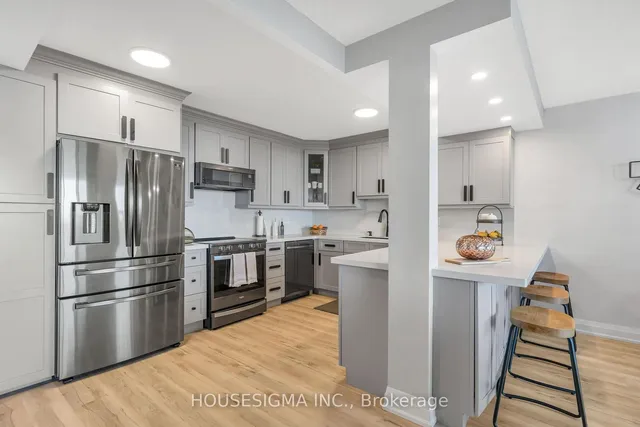 Additional image 8 of 716 The West Mall Unit 1402