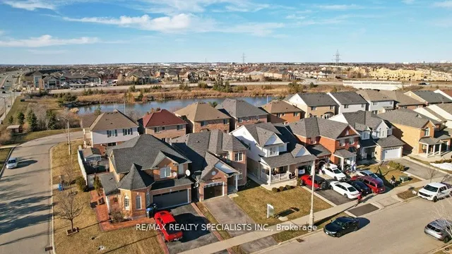 Additional image 29 of 13 Degrassi Cove Circ