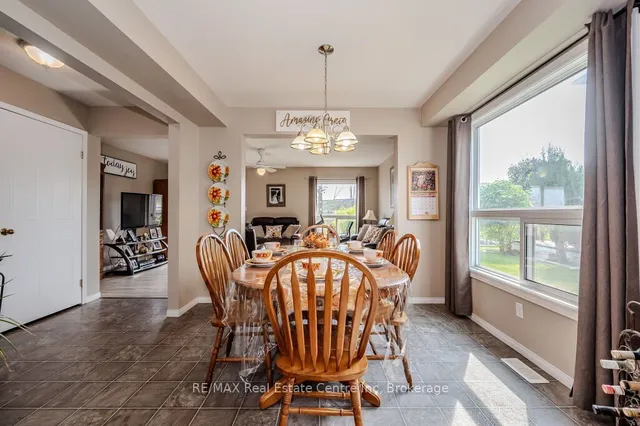 Additional image 19 of 128 Henhoeffer Cres