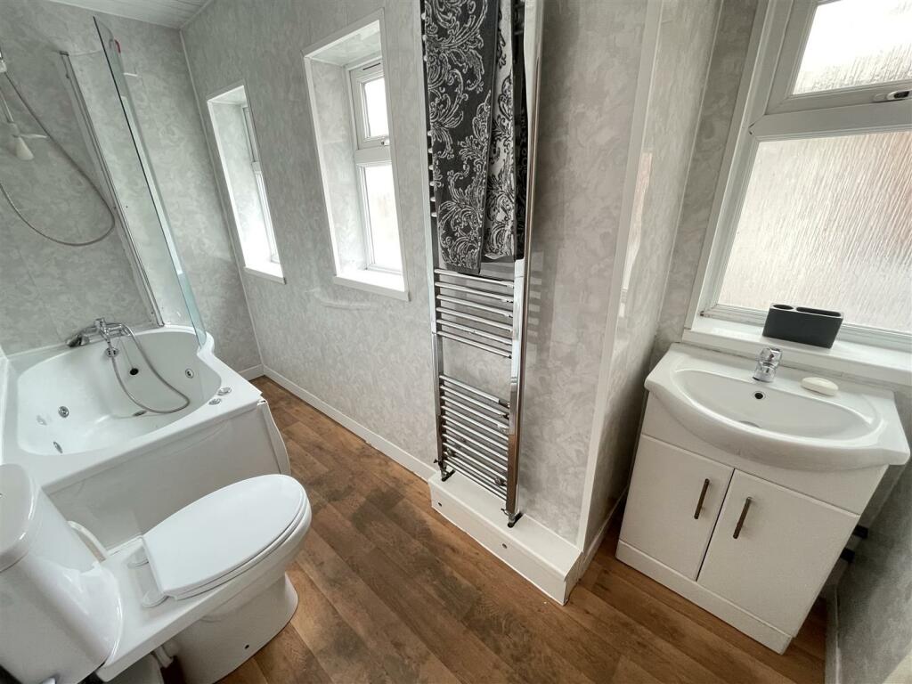 Additional image 16 of Next to University