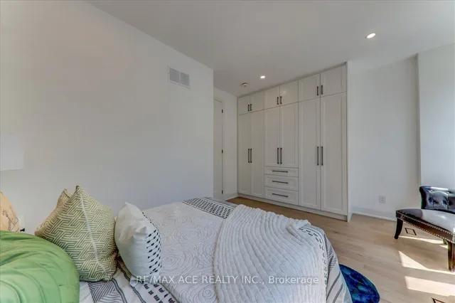 Additional image 26 of 153 King Edward Ave