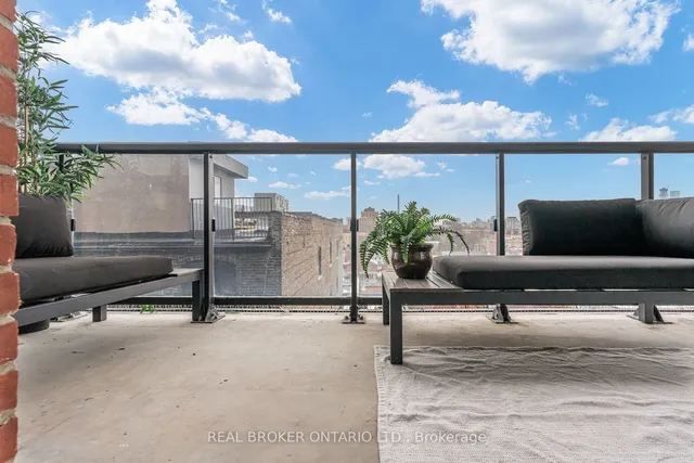 Additional image 16 of 608 Richmond St Unit 717