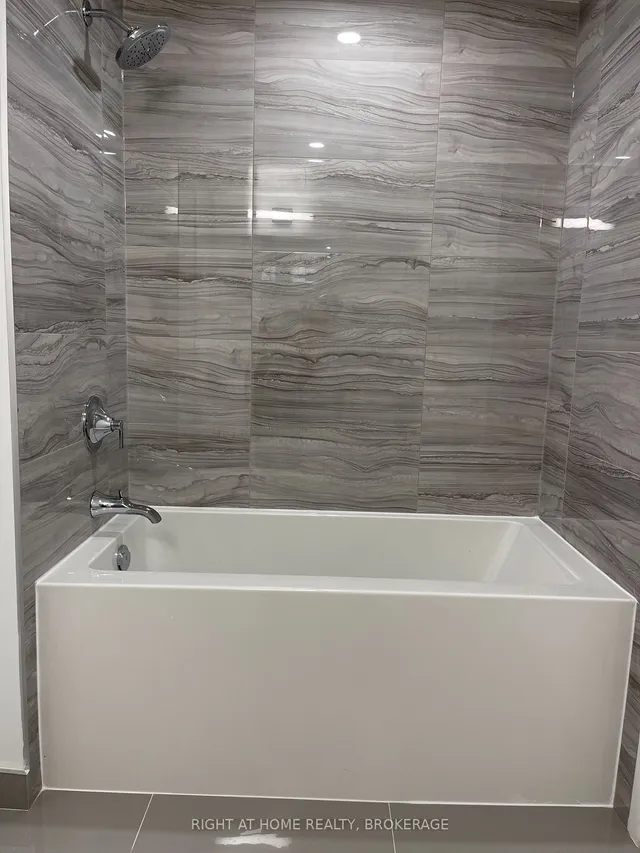 Additional image 15 of 39 Roehampton Ave Unit 1301