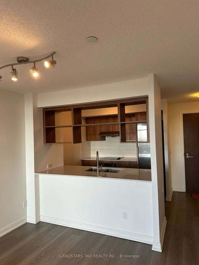 Additional image 3 of 255 Village Green Sq Unit 806
