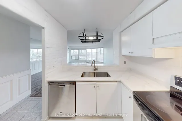 Additional image 9 of 2269 Lake Shore Blvd Unit 1402