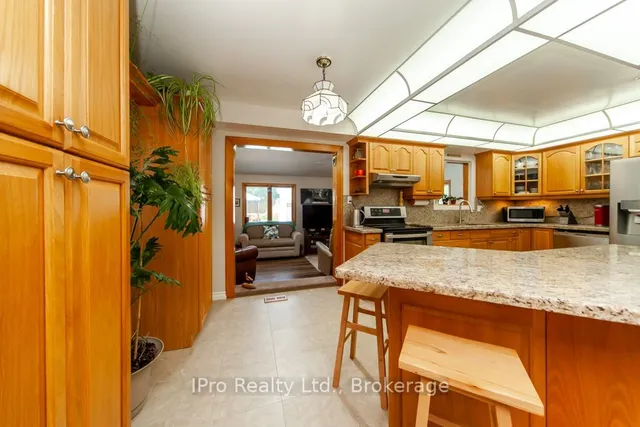 Additional image 10 of 847 Cedarbrae Ave