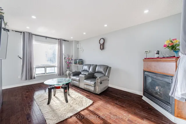 Additional image 9 of 11 Horatio Crt