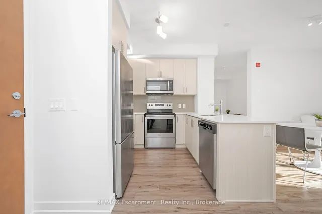 Additional image 13 of 320 PLAINS Rd Unit 220