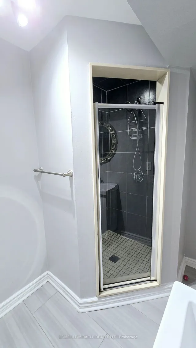 Additional image 22 of 33 Atira Ave